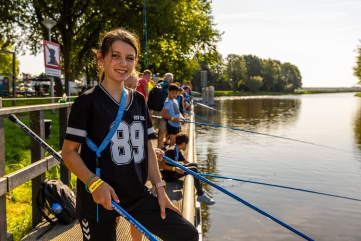 Schrijf jouw kind in voor de ZomerVISkaravaan 2025