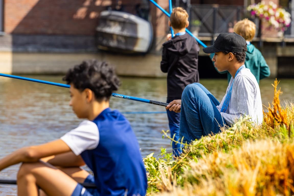 Magie hengelsport trekt de jeugd naar buiten