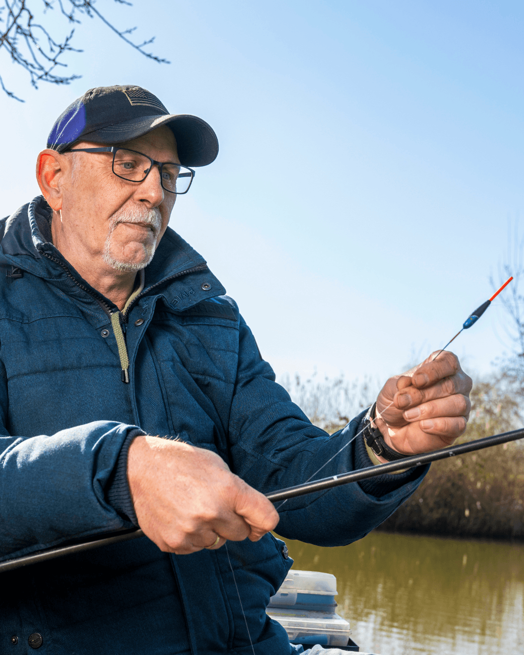 Vissen op zeelt met de vaste hengel